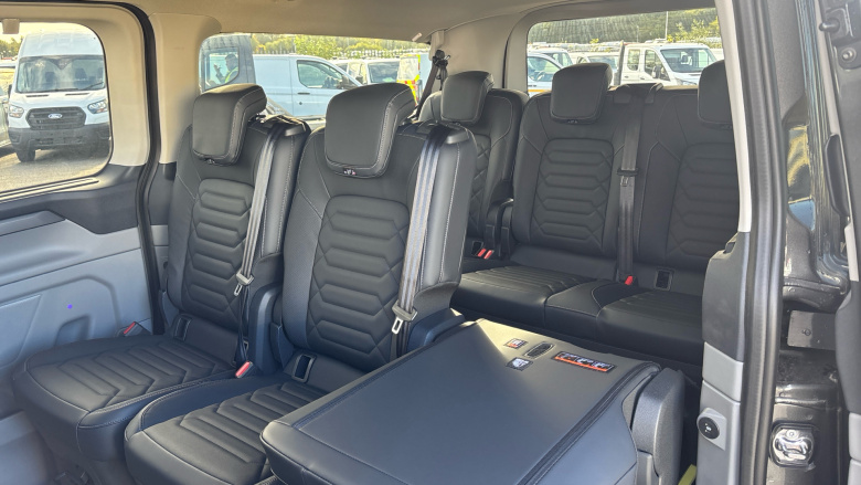 Ford Tourneo Custom 320 L2 Diesel Fwd 2.0 EcoBlue 136ps H1 Titanium 8 seater Auto